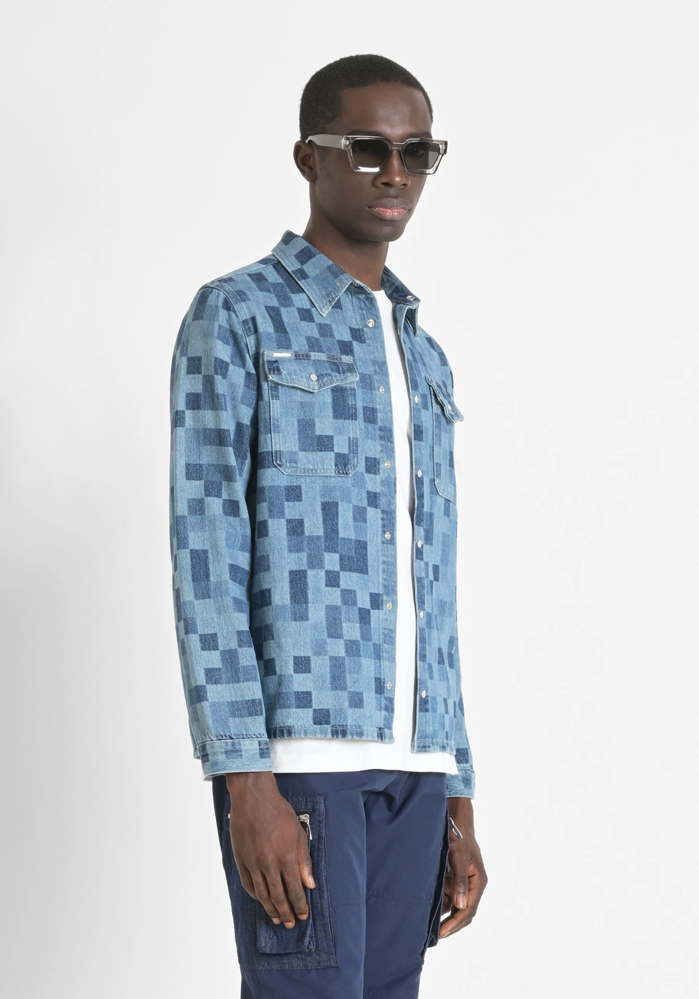 HEMD REGULAR FIT „RAY“ AUS DENIM MIT GEOMETRISCHEM MUSTER UND LASERSCHNITT - Hemden | Antony Morato Online Shop