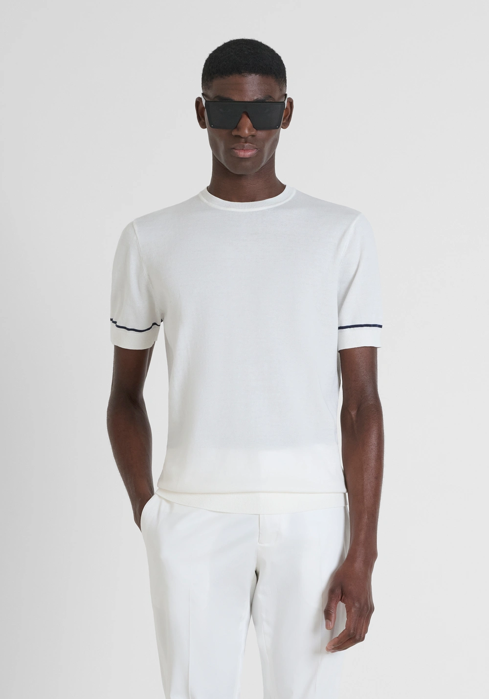 REGULAR FIT SWEATER IN COTTON SUPER FINE YARN WITH METAL BADGE - Men's T-shirts & Polo | Antony Morato Online Shop