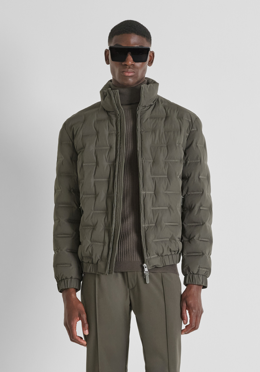 CHAQUETA REGULAR FIT ACOLCHADA CON RELLENO ECOLÓGICO DUPONT SORONA - Cazadoras y abrigos | Antony Morato Online Shop