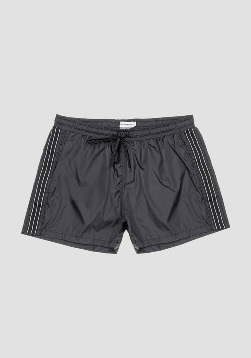 SLIM-FIT SWIMMING TRUNKS IN TECHNICAL FABRIC WITH SIDE BANDS - All FW19 - no timeless | Antony Morato Online Shop