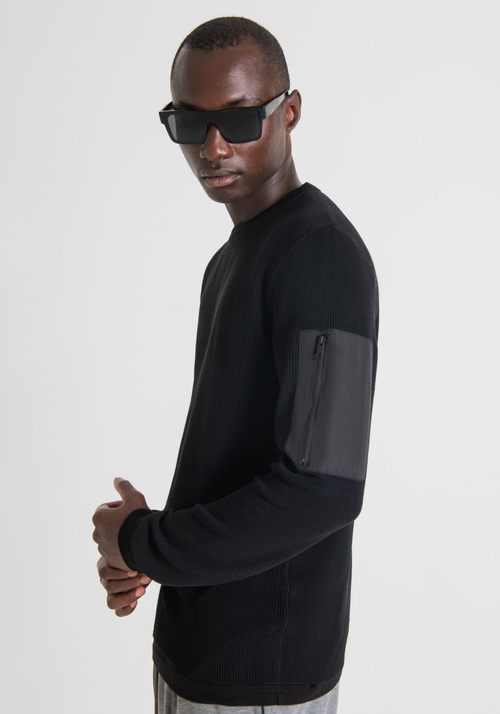 SUSTAINABLE COTTON SLIM FIT SWEATER WITH ZIPPED POCKET ON THE SLEEVE - Preview FW22 | Antony Morato Online Shop