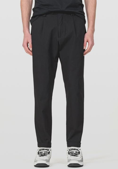 COMFORT-FIT CARROT-STYLE TROUSERS IN 100% COTTON WITH A DROPPED CROTCH | Antony Morato Online Shop