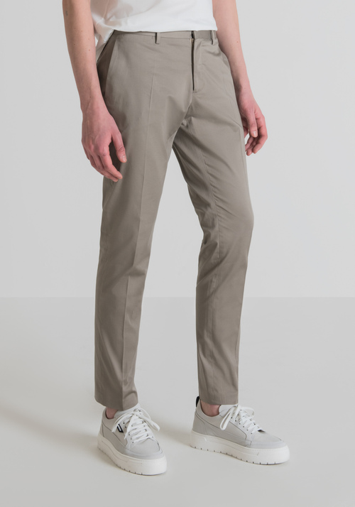 “BONNIE” SLIM-FIT TROUSERS IN LIGHTWEIGHT SATEEN-FINISH COTTON - Men's Trousers | Antony Morato Online Shop
