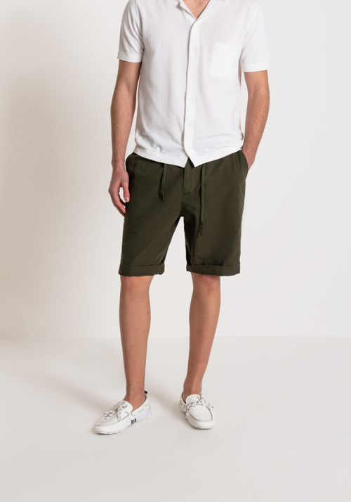 CARROT-FIT SHORTS IN 100% COTTON CANVAS WITH AN ELASTICATED DRAWSTRING WAIST - Archive Sale | Antony Morato Online Shop
