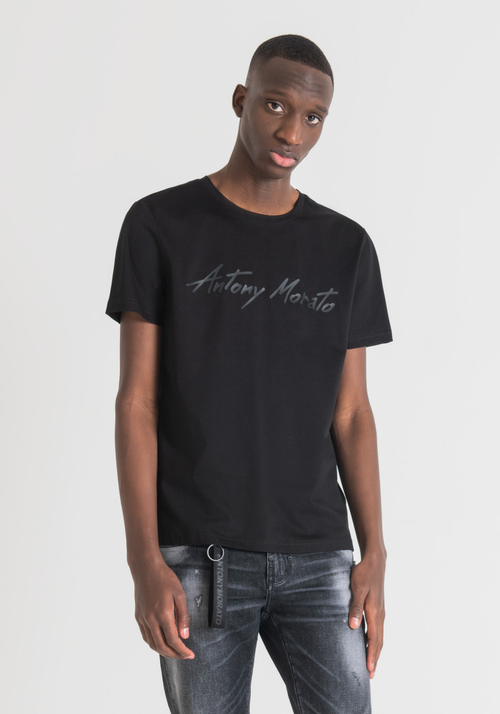 T-SHIRT MADE FROM SOFT COTTON WITH A RUBBER-COATED LOGO DETAIL - Dad in Black | Antony Morato Online Shop