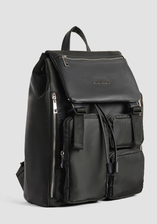 MOCHILA DE NAILON Y PIEL SINTÉTICA CON LOGO METÁLICO - Bolsos | Antony Morato Online Shop