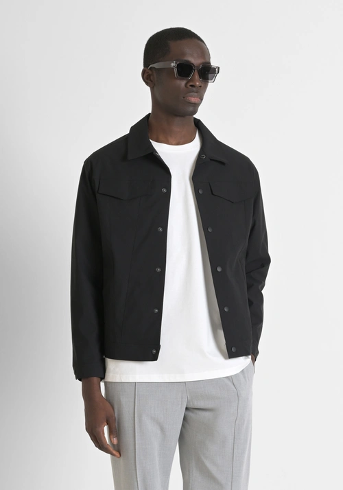 JACKE REGULAR FIT AUS FUNKTIONSGEWEBE MIT LOGO AUS METALL - New Arrivals FS25 | Antony Morato Online Shop