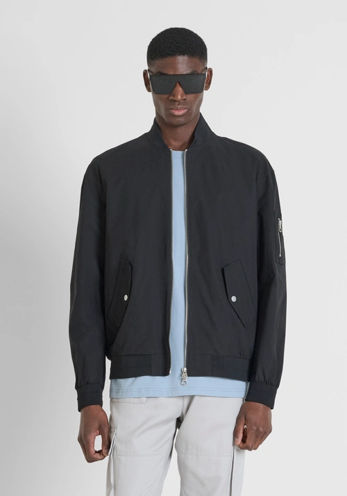 JACKE REGULAR FIT EINFARBIG AUS RIPSTOP-GEWEBE - Schwarzes Outfit | Antony Morato Online Shop