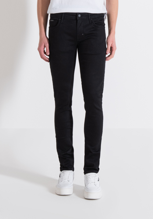 OZZY TAPERED FIT JEANS IN ICONIC BASIC BLACK STAY BLACK DENIM - Tapered Fit | Antony Morato Online Shop