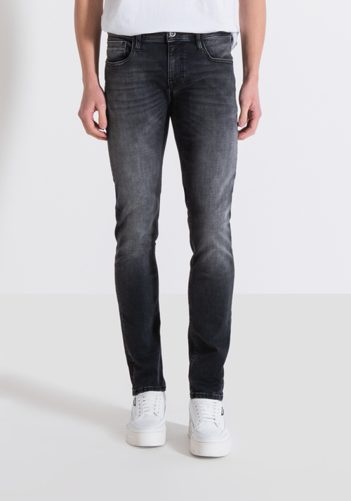 "OZZY" TAPERED FIT JEANS IN BLACK STRETCH DENIM - Men's Tapered Fit Jeans | Antony Morato Online Shop