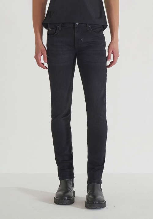 "OZZY" TAPERED FIT BLACK DENIM JEANS - ozzy | Antony Morato Online Shop
