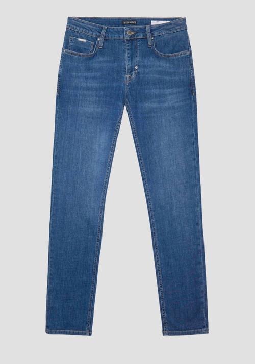 "OZZY" TAPERED FIT JEANS IN ICONIC BASIC BLUE DENIM - Men's Jeans | Antony Morato Online Shop