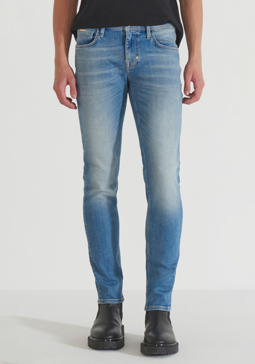 "OZZY" TAPERED FIT JEANS IN VINTAGE BLUE DENIM - Men's Tapered Fit Jeans | Antony Morato Online Shop