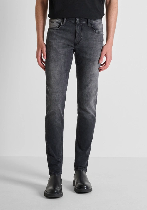 "OZZY" TAPERED FIT JEANS IN BLACK DENIM - Clothing | Antony Morato Online Shop