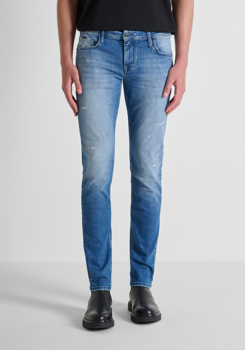 VAQUEROS «OZZY» TAPERED FIT EN DENIM TITAN BLUE DESGASTADO - Ropa | Antony Morato Online Shop