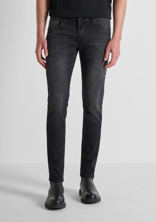 VAQUEROS «OZZY» TAPERED FIT EN DENIM NEGRO - Vaqueros | Antony Morato Online Shop
