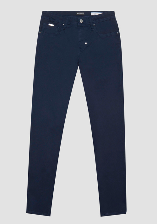 ENG GESCHNITTENE JEANS „OZZY“ IN POWER-STRETCH-DENIM - Jeans | Antony Morato Online Shop