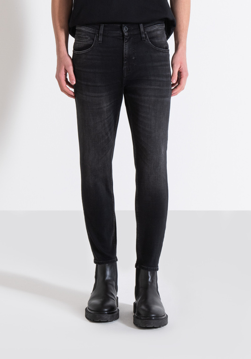"KARL" CROPPED FIT SKINNY JEANS IN BLACK STRETCH DENIM WITH DARK WASH - Preview Men's Collection Spring-Summer 2024 | Antony Morato Online Shop