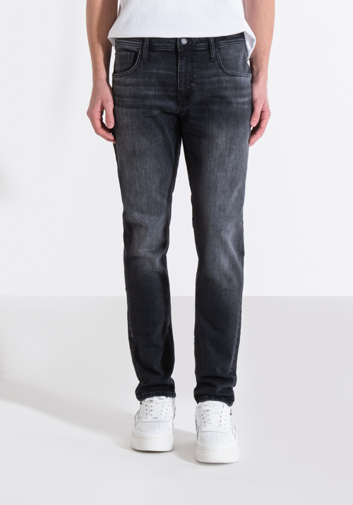 "KURT" TAPERED FIT COMFORT JEANS IN STRETCH DENIM - Clothing | Antony Morato Online Shop