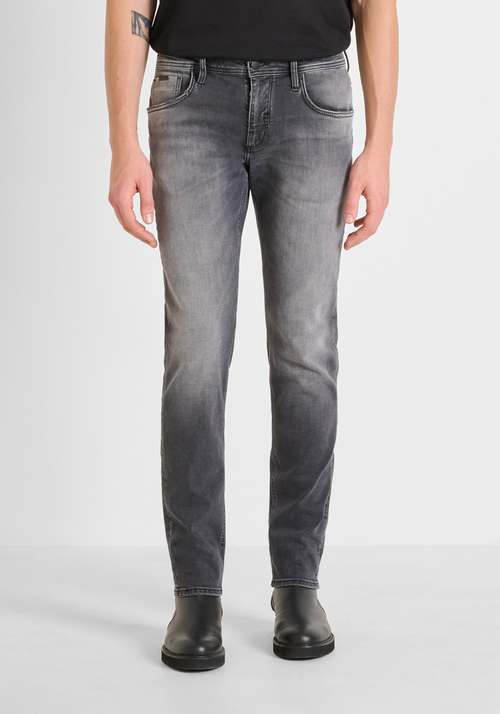 VAQUEROS COMFORT TAPERED FIT «KURT» EN DENIM NEGRO - Vaqueros | Antony Morato Online Shop