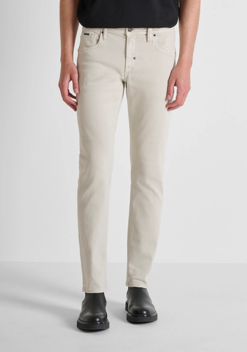 JEANS „KURT“ COMFORT TAPERED FIT AUS FARBIGEM DENIM - Jeans | Antony Morato Online Shop