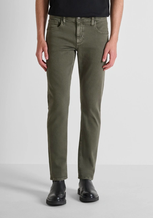 JEANS „KURT“ COMFORT TAPERED FIT AUS FARBIGEM DENIM - Jeans | Antony Morato Online Shop