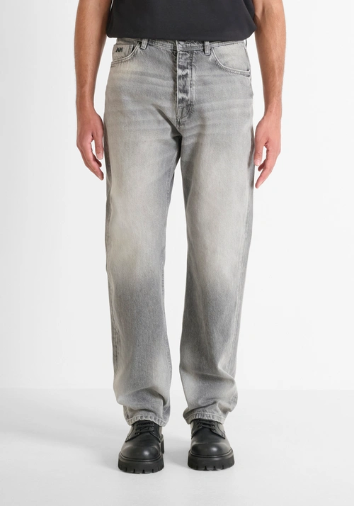 VAQUEROS FLARED STRAIGHT FIT «BRAD» EN DENIM NEGRO - Ropa | Antony Morato Online Shop