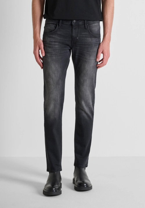 VAQUEROS COMFORT TAPERED FIT «KURT» EN DENIM NEGRO - Vaqueros | Antony Morato Online Shop