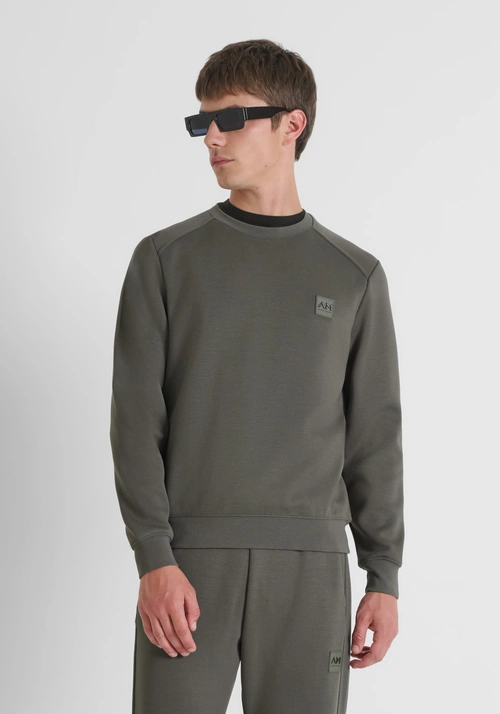 SWEAT COL ROND COUPE REGULAR EN TISSU SCUBA ÉLASTIQUE ET LOGO BADGE GOMMÉ - Sweat shirts col rond | Antony Morato Online Shop