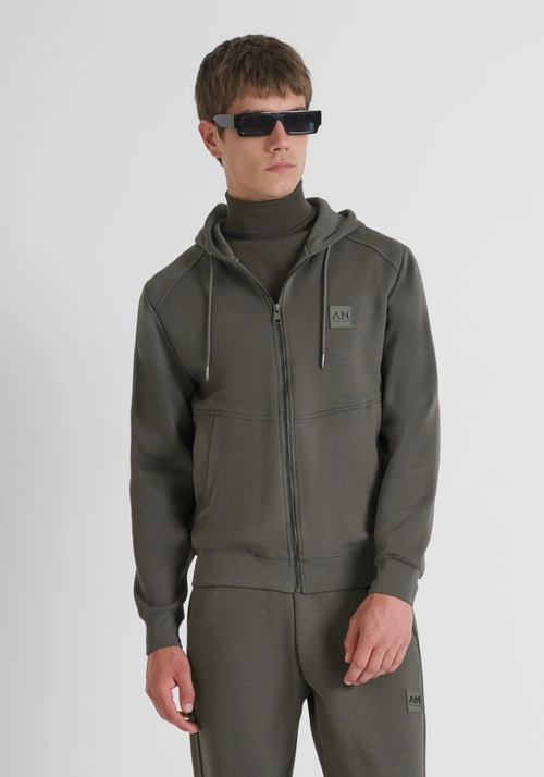 FELPA CON ZIP REGULAR FIT IN TESSUTO ELASTICO E LOGO BADGE GOMMATO - Felpe Uomo | Antony Morato Online Shop