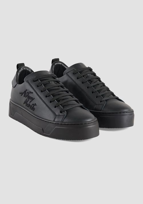 SNEAKERS „RICO“ AUS WILDLEDER - Schwarzes Outfit | Antony Morato Online Shop