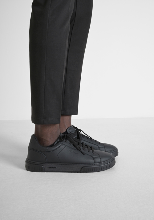 SNEAKER BASSA "THEO" IN PELLE LISCIA - Scarpe Uomo | Antony Morato Online Shop