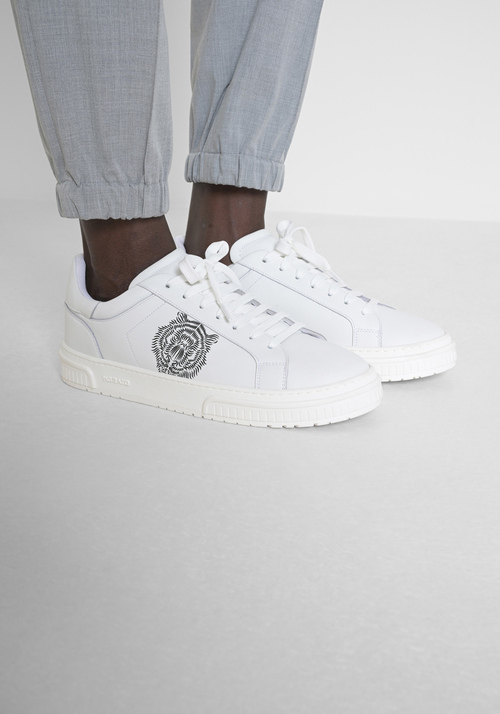 SNEAKER BASSA "THEO" IN PELLE CON STAMPA TIGRE A CONTRASTO - Scarpe Uomo | Antony Morato Online Shop
