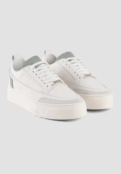 SNEAKER BASSA "FLINT" IN PELLE CON DETTAGLI SCAMOSCIATI A CONTRASTO E PLACCHETTA LOGATA - Scarpe Uomo | Antony Morato Online Shop