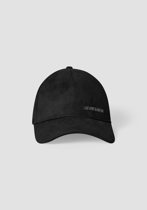 GORRA CON VISERA ESTILO BASEBALL EN TEJIDO EFECTO ANTE - Sombreros | Antony Morato Online Shop