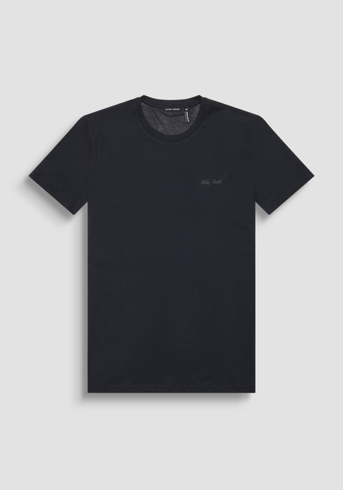 CAMISETA REGULAR FIT EN MEZCLA DE ALGODÓN Y VISCOSA CON LOGOTIPO DE GOMA ESTAMPADO - Camisetas y polo | Antony Morato Online Shop CAMISETA REGULAR FIT EN MEZCLA DE ALGODÓN Y VISCOSA CON LOGOTIPO DE GOMA ESTAMPADO - Camisetas y polo | Antony Morato Online Shop