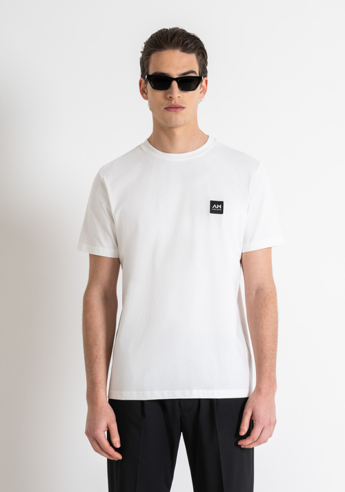 T-SHIRT REGULAR FIT AUS BAUMWOLLJERSEY MIT LOGO-PATCH - T-Shirts & Poloshirts | Antony Morato Online Shop
