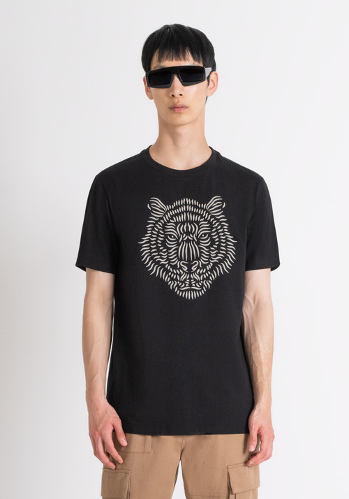 REGULAR FIT T-SHIRT IN COTTON JERSEY WITH RUBBERISED TIGER PRINT - Preview Men's Collection Fall-Winter 2024 | Antony Morato Online Shop