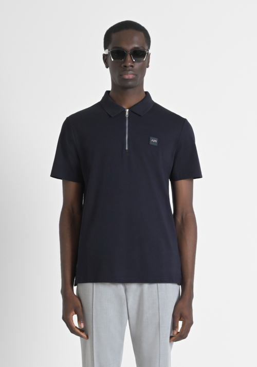 CAMISETA REGULAR FIT DE PUNTO DE ALGODÓN 100 % CON PARCHE COSIDO Y MONOGOTIPO EN CONTRASTE - Camisetas y polo | Antony Morato Online Shop