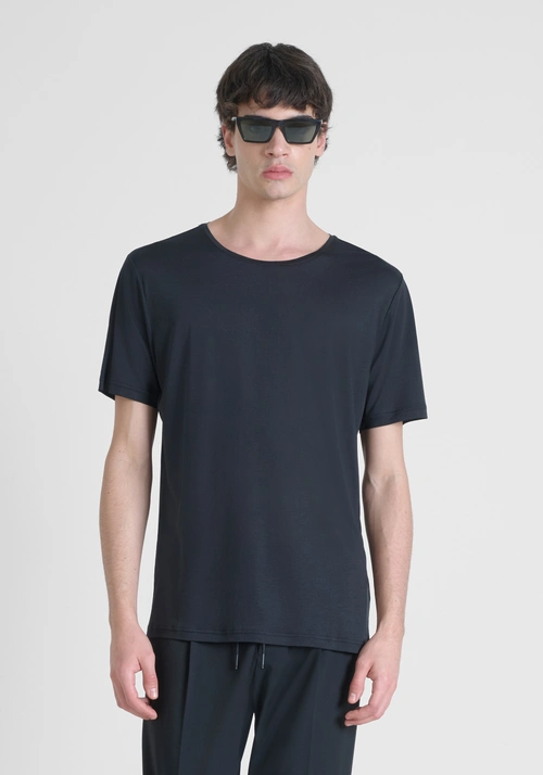 REGULAR FIT T-SHIRT IN SOFT STRETCH FABRIC WITH LOGO PLAQUE STITCHED ON THE BACK - Mood Jakarta | Antony Morato Online Shop