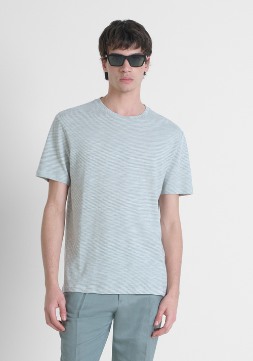 T-SHIRT AUS BAUMWOLLE IN LOCKERER PASSFORM MIT METALLABZEICHEN - Mood Marrakech | Antony Morato Online Shop