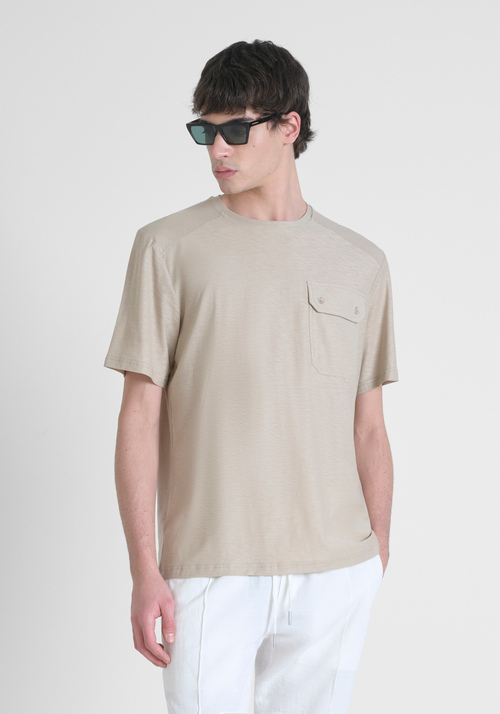 T-SHIRT AUS BAUMWOLLE IN LOCKERER PASSFORM MIT METALLABZEICHEN - Mood Marrakech | Antony Morato Online Shop