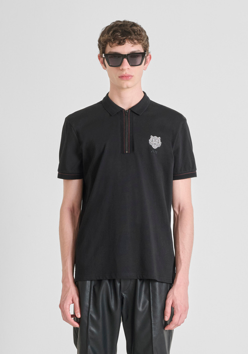 SLIM FIT COTTON JERSEY T-SHIRT WITH SMALL TIGER LOGO - Total Black Outfit | Antony Morato Online Shop