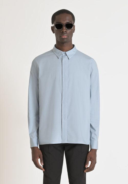 HEMD REGULAR FIT „MERIDA“ AUS BAUMWOLLPOPELINE MIT VERDECKTEN KNÖPFEN UND LOGO-PLAKETTE - Hemden | Antony Morato Online Shop