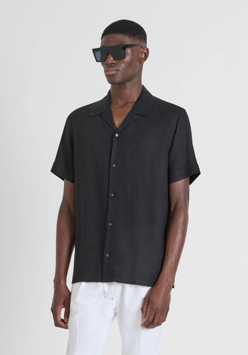 CAMICIA REGULAR STRAIGHT FIT "HONOLULU" IN MISTO LINO CON COLLO CUBANO - Outfit Total Black | Antony Morato Online Shop