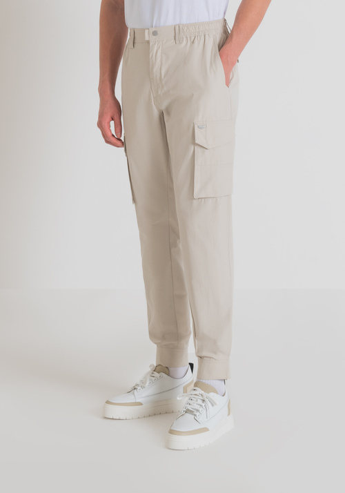 REGULAR FIT CARGO TROUSERS IN COTTON BLEND WITH ELASTICATED WAISTBAND AND VELCRO CLOSURE AT THE BOTTOM - Preview Men's Collection Spring-Summer 2024 | Antony Morato Online Shop