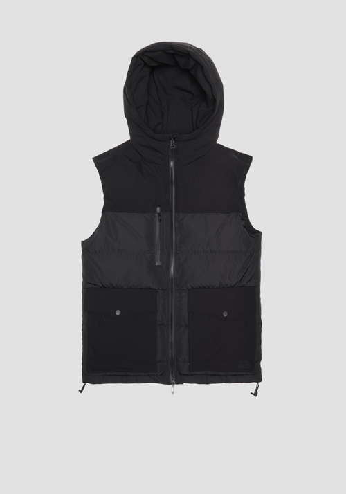 REGULAR FIT SLEEVELESS JACKET IN TECHNICAL FABRIC WITH HOOD - Men's Field Jackets and Coats | Antony Morato Online Shop