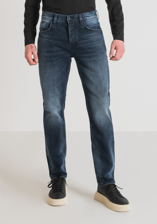 JEAN SLIM FIT « CLEVE » AVEC JAMBE DROITE EN DENIM BLEU AVEC DÉLAVAGE MOYEN - Jeans | Antony Morato Online Shop