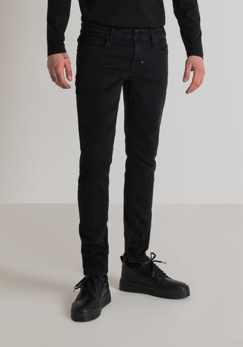 JEANS TAPERED FIT “OZZY” IN STRETCH DENIM NERI - Jeans Tapered Fit Uomo | Antony Morato Online Shop