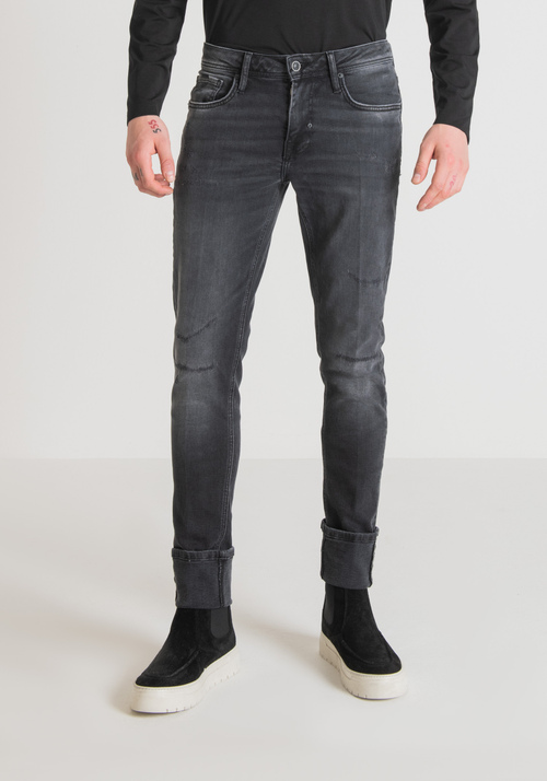 "PAUL" SUPER SKINNY FIT JEANS IN BLACK STRETCH DENIM WITH MEDIUM WASH AND FRONT TEARS - Men's Super Skinny Fit Jeans | Antony Morato Online Shop